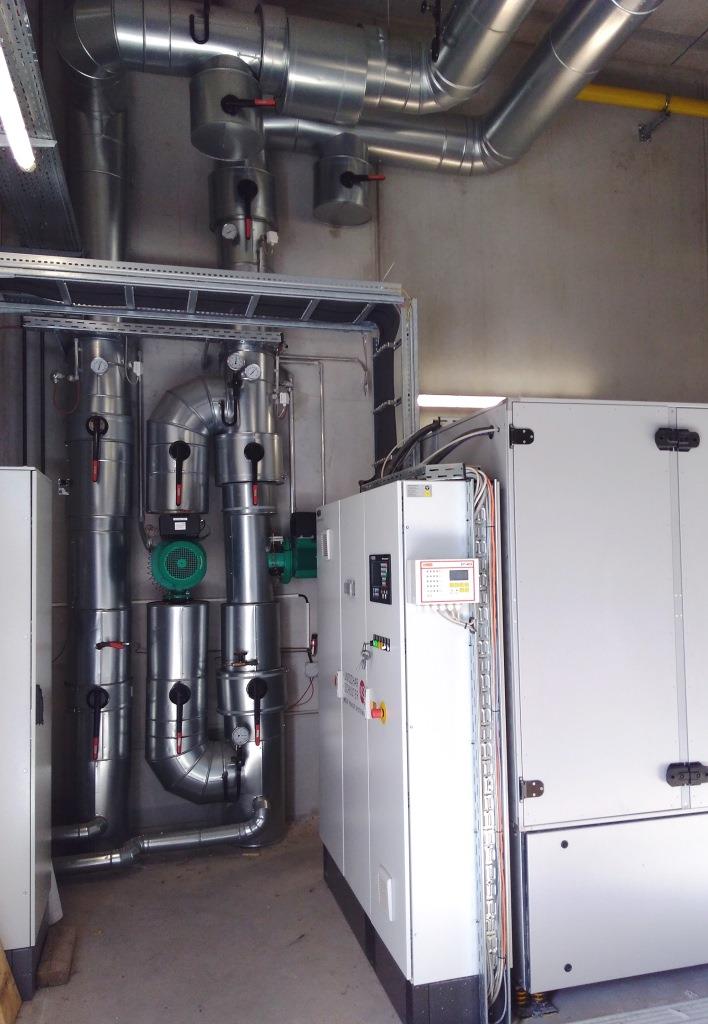 KUMS Heizzentrale mit dem kompakten BHKW und Teil der Anlagentechnik
